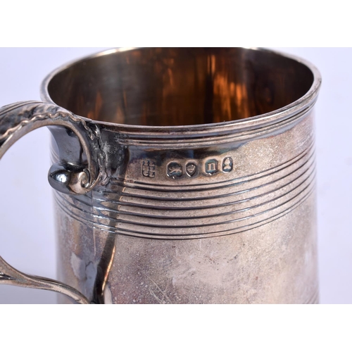 1208 - AN EARLY 19TH CENTURY SILVER MUG. London 1828. 143 grams. 10 cm x 9 cm.