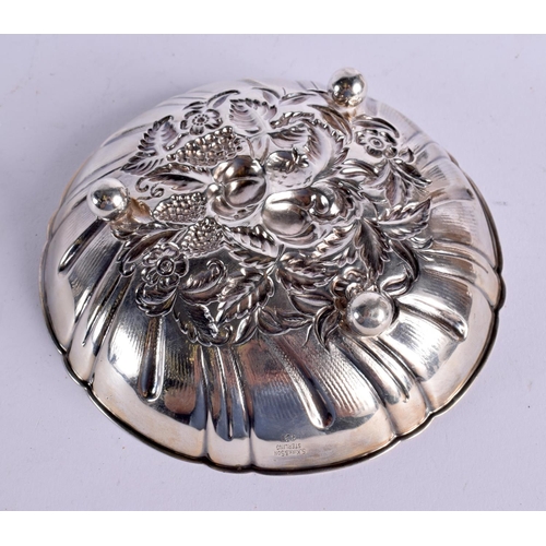 1219 - AN AMERICAN KIRK REPOUSSE SILVER BOWL. 160 grams. 14.5 cm x 4 cm.