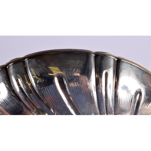 1219 - AN AMERICAN KIRK REPOUSSE SILVER BOWL. 160 grams. 14.5 cm x 4 cm.