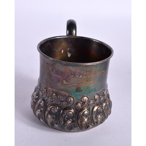 1226 - A COWELL HUBBARD SILVER MUG. 169 grams. 11 cm x 8.5 cm.