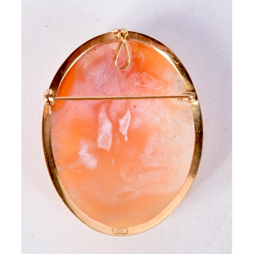 1282 - AN 18CT GOLD CAMEO BROOCH. 7.8 grams. 4 cm x 3.75 cm.