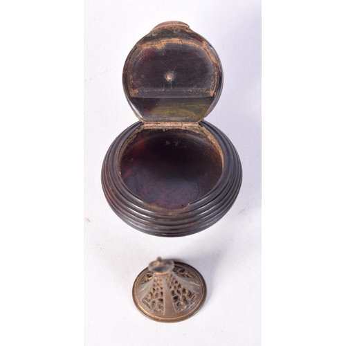 1290 - A REGENCY TORTOISESHELL SNUFF BOX together with an agate seal. 19.2 grams. 4.25 cm x 1.75 cm.