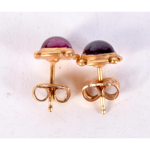 1292 - A PAIR OF 18CT GOLD EARRINGS. 2 grams. 1 cm wide.