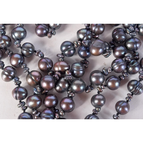 1306 - A PEARL NECKLACE. 105 grams. 177 cm long.