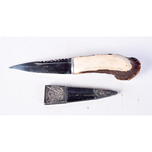 1309 - A VINTAGE ANTLER HORN HANDLED KNIFE. 19 cm long.