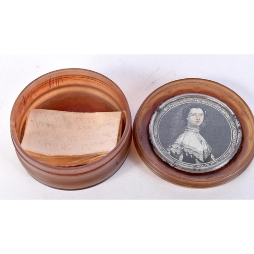 1319 - AN EARLY 19TH CENTURY PRESSED HORN ENGRAVED MINIATURE SNUFF BOX. 6.5 cm wide.