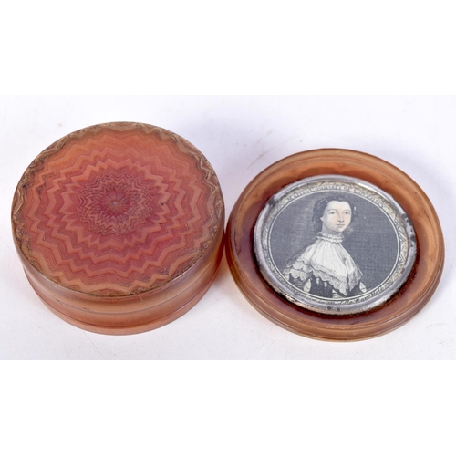 1319 - AN EARLY 19TH CENTURY PRESSED HORN ENGRAVED MINIATURE SNUFF BOX. 6.5 cm wide.