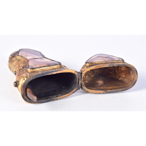 1324 - A GEORGE III YELLOW METAL AND AGATE ETUI. 45.5 grams. 10 cm x 4 cm.