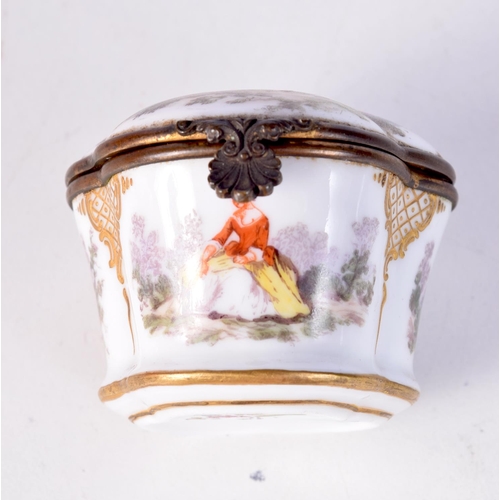 1353 - AN ANTIQUE GERMAN PORCELAIN BOX. 5.5 cm x 4.5 cm.