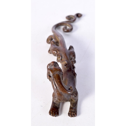 1363 - A JAPANESE BRONZE DRAGON. 16.5 cm x 3 cm.