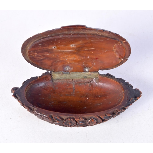 1370 - AN 18TH/19TH CENTURY CONTINENTAL CARVED COQUILLA SNUFF BOX. 40 grams. 8.5 cm x 4.75 cm.