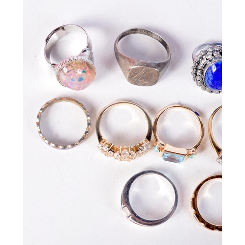 1371 - COSTUME RINGS. O to S. 56 grams. (qty)