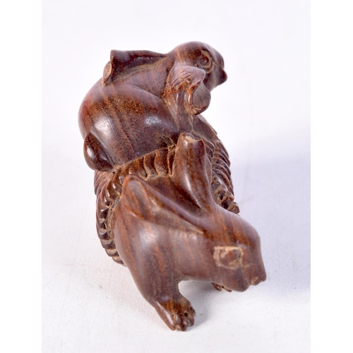 1381 - A JAPANESE HARDWOOD RAT NETSUKE. 5 cm x 3.75 cm.