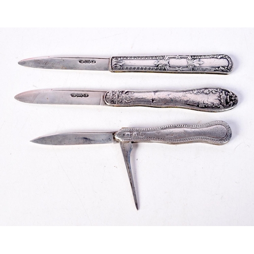 1433 - THREE CONTINENTAL SILVER FRUIT KNIVES. Various marks. Longest with extended blade 14.7cm, total weig... 