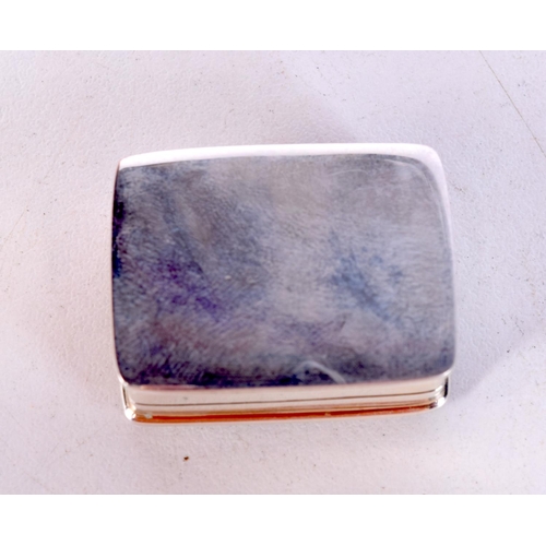 1436 - A SILVER PILL BOX WITH LID DEPICTING A SCENT FROM FAWLTY TOWERS. Stamped 925, 1.3cm x 2.6cm x 3.1cm,... 