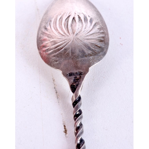 1441 - SET OF SIX SILVER SPOONS. Stamped Sterling, 10.2cm x 2.2cm, total weight 54.7g (6)