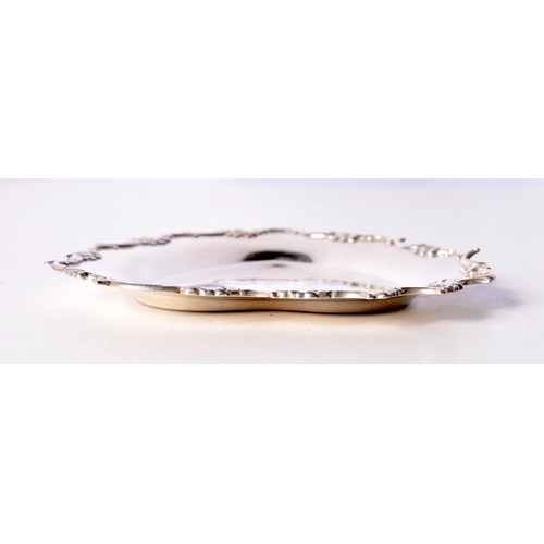 1465 - A STERLING SILVER HEART SHAPED DISH. 10cm x 9.8cm x 0.7cm, weight 51.5g