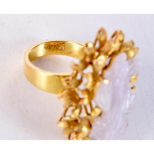 1476 - AN 18CT GOLD AND WHITE JADE RING. N. 12.9 grams.