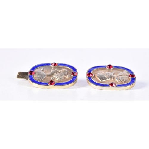 1487 - A PAIR OF CONTINENTAL SILVER CUFFLINKS. 15.3 grams. 2.25 cm x 1.75 cm.