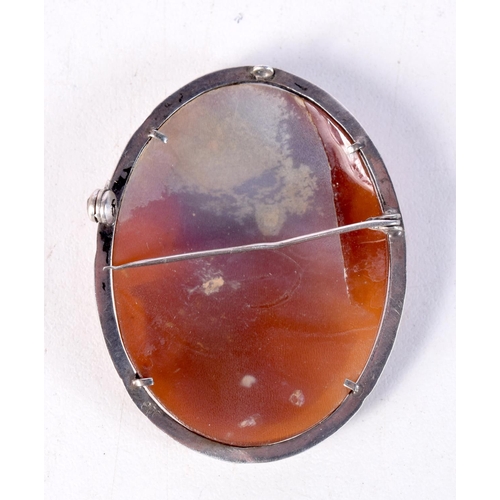 1493 - A SILVER CAMEO BROOCH. 10 grams. 5 cm x 4 cm.