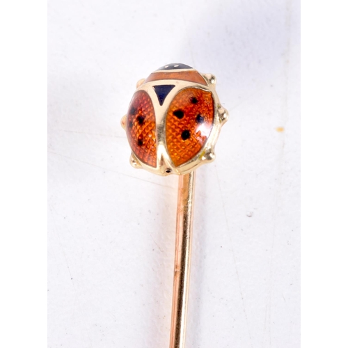 1508 - A 14CT GOLD AND ENAMEL LADY BIRD PIN. 1.9 grams. 6 cm x 1 cm.