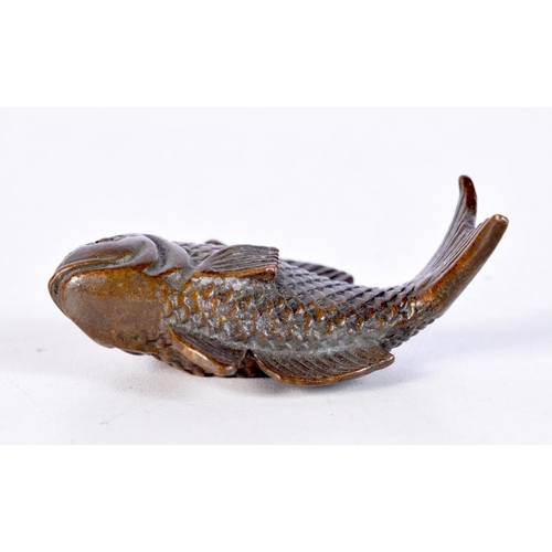 1509 - A JAPANESE BRONZE FISH. 4.5 cm x 5 cm.