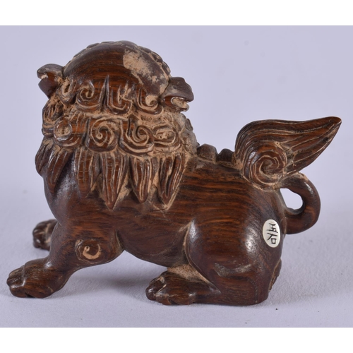 1511 - A JAPANESE CARVED WOOD NETSUKE. 4 cm x 5 cm.