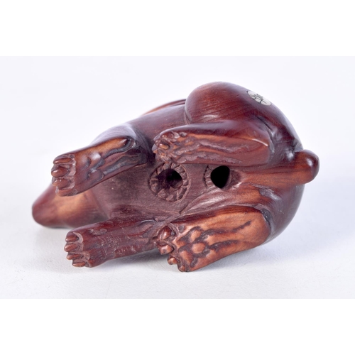 1516 - A JAPANESE CARVED WOOD RABBIT NETSUKE. 6 cm x 3.25 cm.