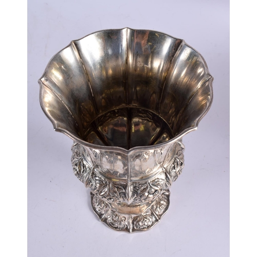 1520 - AN ANTIQUE SILVER GOBLET. London (marks rubbed). 501 grams. 19 cm x 13 cm.