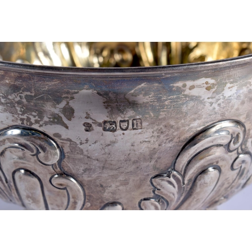 1522 - A LARGE EDWARDIAN SILVER REPOUSSE BOWL. London 1903. 421 grams. 20.5 cm x 14 cm.