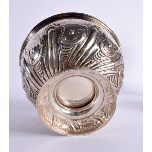 1522 - A LARGE EDWARDIAN SILVER REPOUSSE BOWL. London 1903. 421 grams. 20.5 cm x 14 cm.