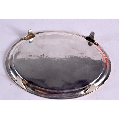 1526 - A GEORGE III SILVER TEAPOT STAND. London 1799. 116 grams. 15.25 cm x 11.5 cm.