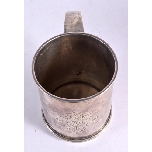 1531 - AN 18TH CENTURY CONTINENTAL SILVER TANKARD. 512 grams. 15.5 cm x 11.5 cm.