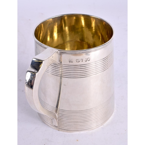 1550 - AN EARLY VICTORIAN SILVER MUG. London 1848. 317 grams. 13.5 cm x 10 cm.