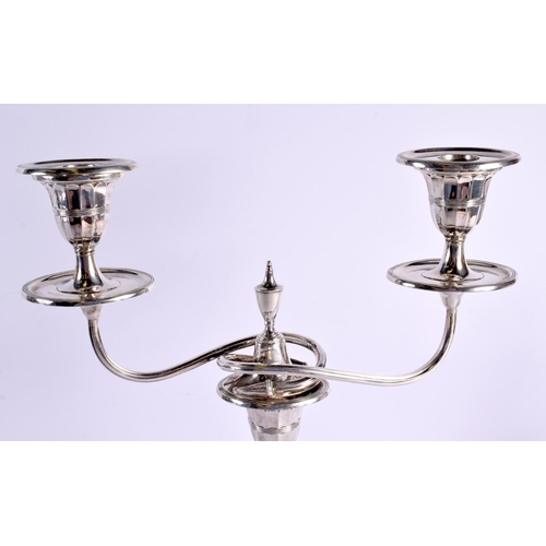 1552 - AN EDWARDIAN SILVER CANDLEABRA. 933 grams overall. 34.5 cm x 26.5 cm.