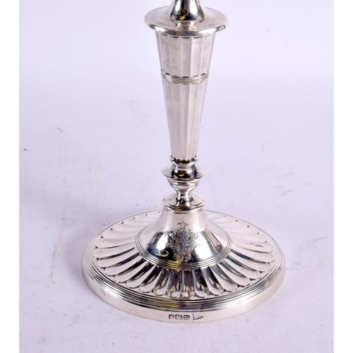 1552 - AN EDWARDIAN SILVER CANDLEABRA. 933 grams overall. 34.5 cm x 26.5 cm.