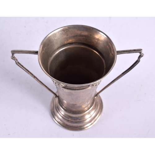 1558 - AN EDWARDIAN SILVER GOLFING CUP. London 1904. 75 grams. 11 cm x 6 cm.