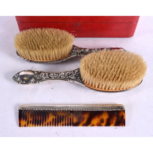 1617 - A MATCHED PAIR OF SILVER DRESSING TABLE BRUSHES. Sheffield 1921 & London 1902. 422 grams overall. 26... 