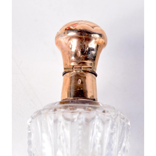 1658 - AN 18CT GOLD MOUNTED GLASS SCENT BOTTLE. 49 grams overall. 9 cm x 3 cm.