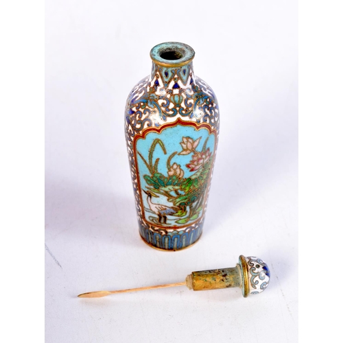 1661 - A 19TH CENTURY CHINESE CLOISONNE ENAMEL SNUFF BOTTLE AND STOPPER. 8 cm high.