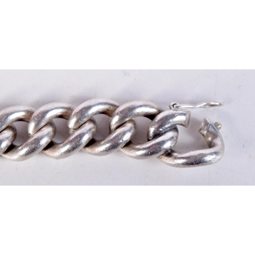 1668 - A SILVER BRACELET. 92.5 grams. 22 cm long.