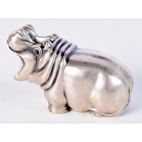 1692 - A CONTINENTAL SILVER HIPPO. 71.9 grams. 7.5 cm x 5 cm.