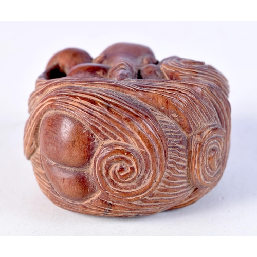 1711 - A JAPANESE CARVED WOOD DOG NETSUKE. 5.75 cm x 5 cm.