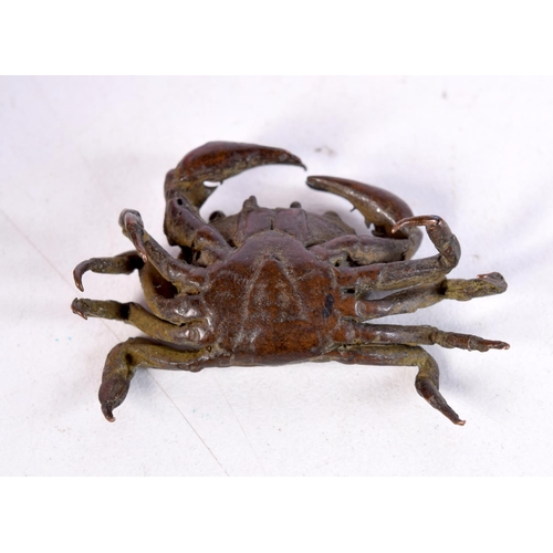 1716 - A JAPANESE BRONZE CRAB. 4 cm x 3 cm.