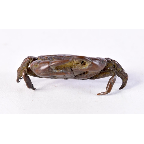 1716 - A JAPANESE BRONZE CRAB. 4 cm x 3 cm.