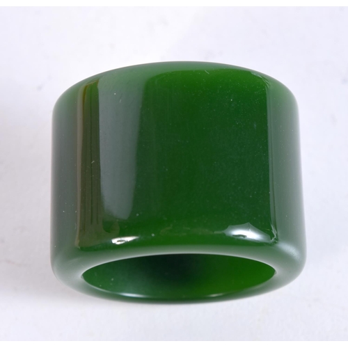 1728 - A CHINESE JADE ARCHERS RING. Z. 3.5 cm x 2.5 cm.