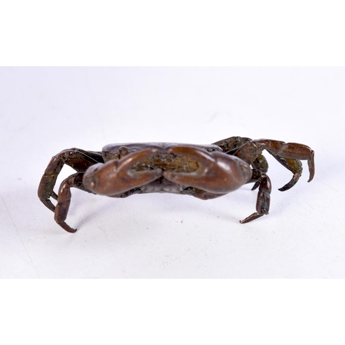 1733 - A JAPANESE BRONZE CRAB. 5 cm x 2.75 cm.