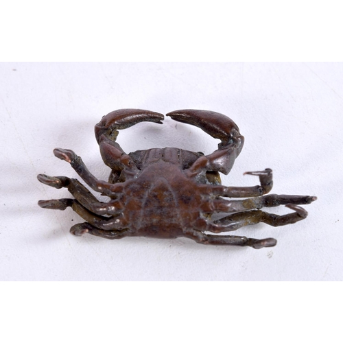 1733 - A JAPANESE BRONZE CRAB. 5 cm x 2.75 cm.