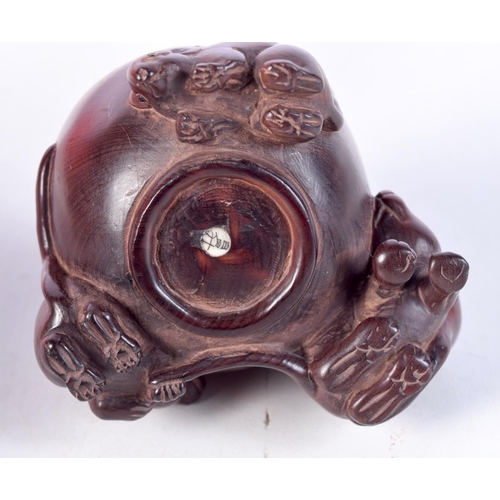 1741 - A JAPANESE WOOD RAT NETSUKE. 7.5 cm x 6.5 cm.