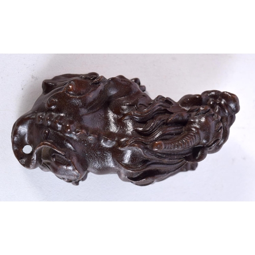 1748 - A JAPANESE BRONZE FOO DOG. 139 grams. 6.5 cm x 2.25 cm.